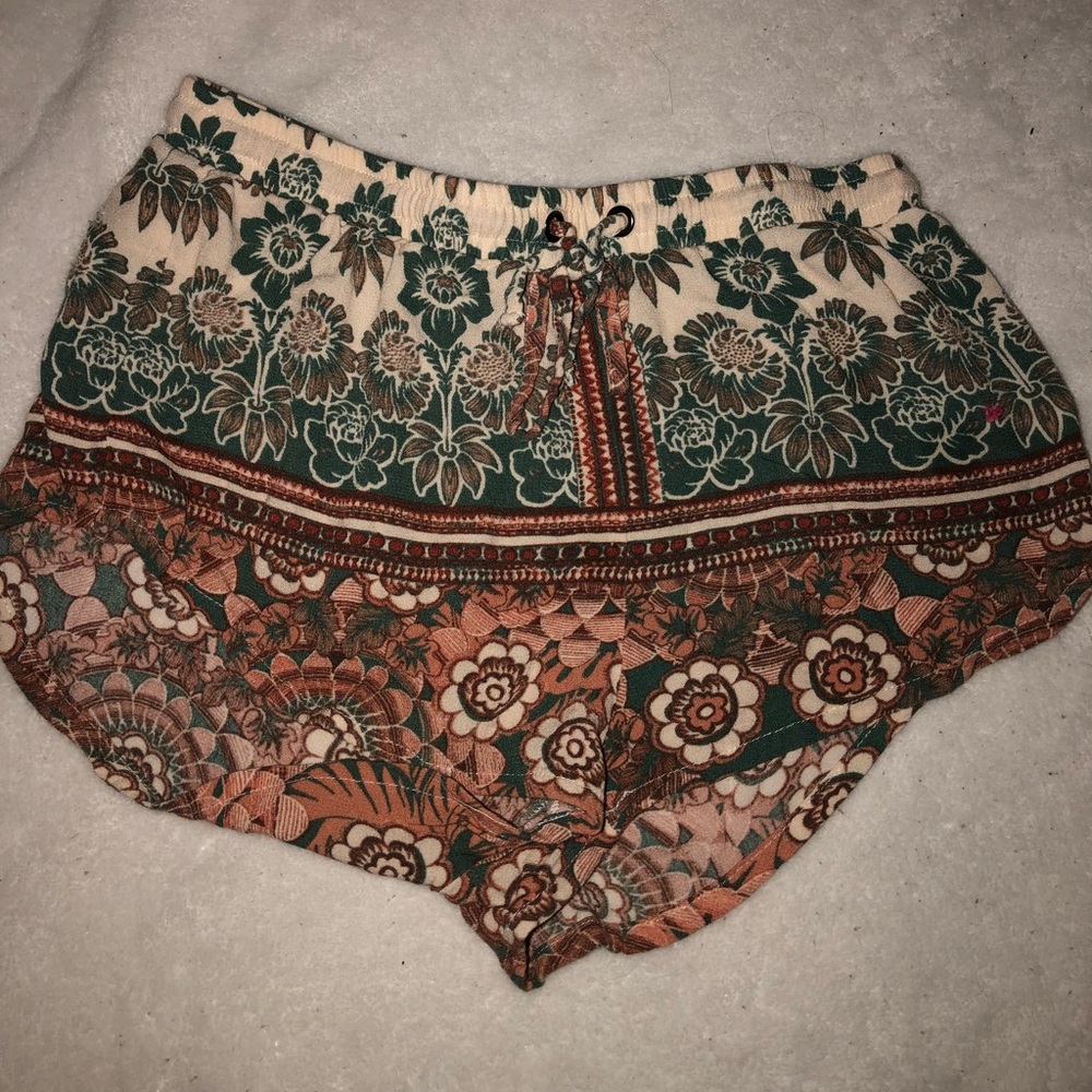 Kendall & Kylie flowery shorts